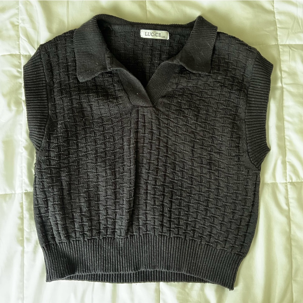 luc-ce Black sweater vest with collar